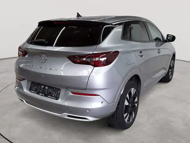 Opel Grandland view 4