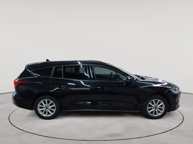 Ford Focus view 3