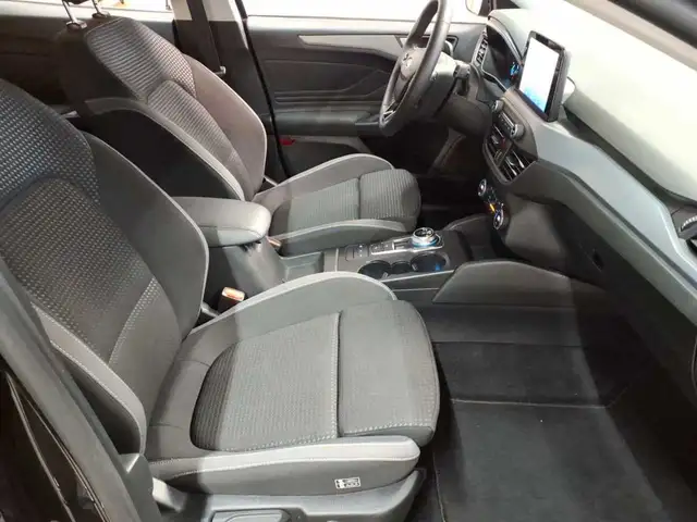 Ford Focus view 8