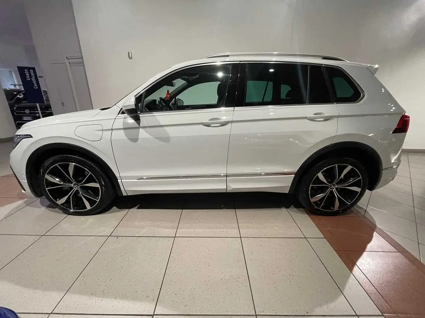Volkswagen Tiguan Rline 14tsi eHybrid 245cv dsg Белый - 2