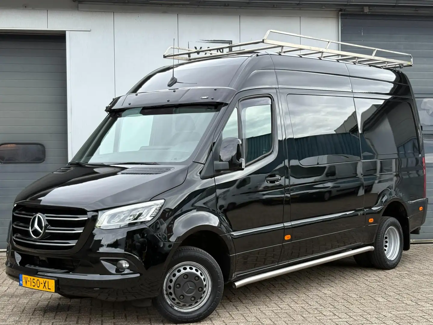 Mercedes-Benz Sprinter 519CDI 3.0 V6 Autom. L2H2 DC 6-pers. EURO VI-D Nav Zwart - 1