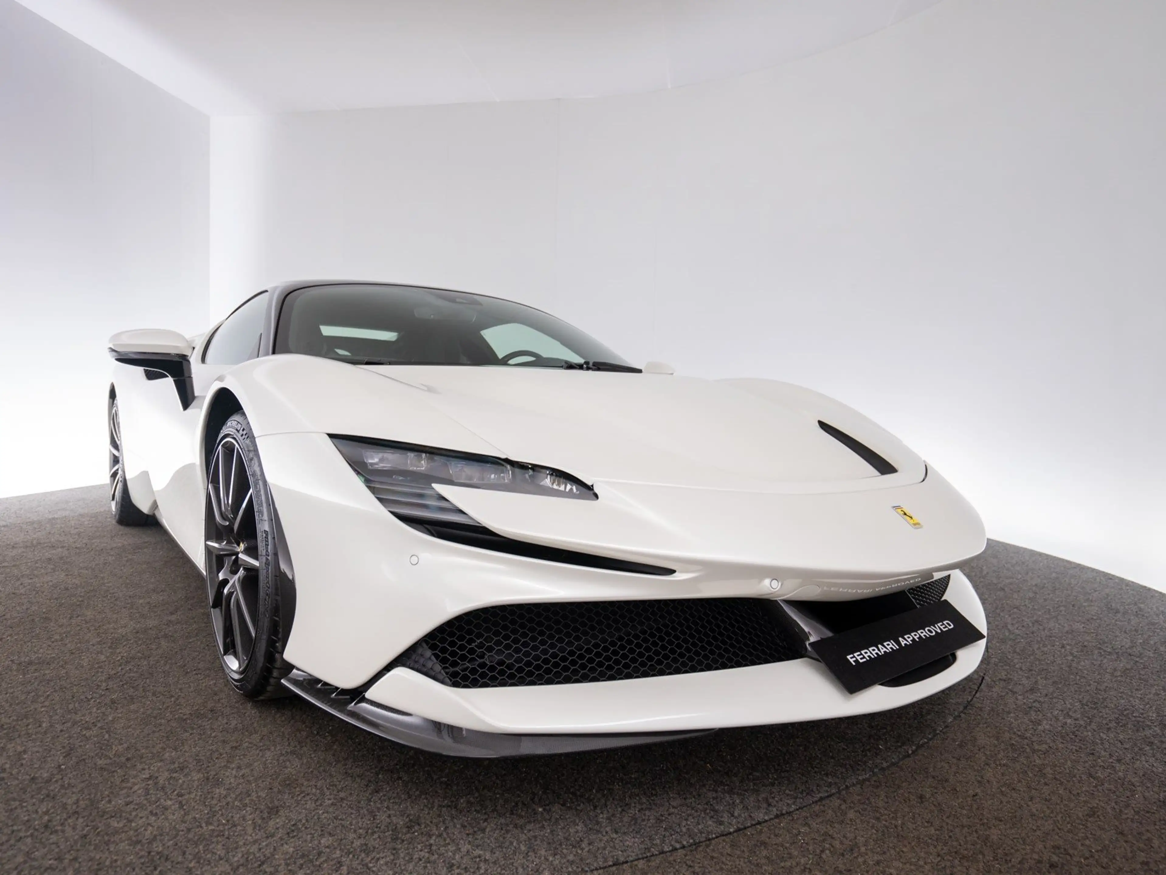 Ferrari SF90 Stradale ASSETTO FIORANO — photo 14