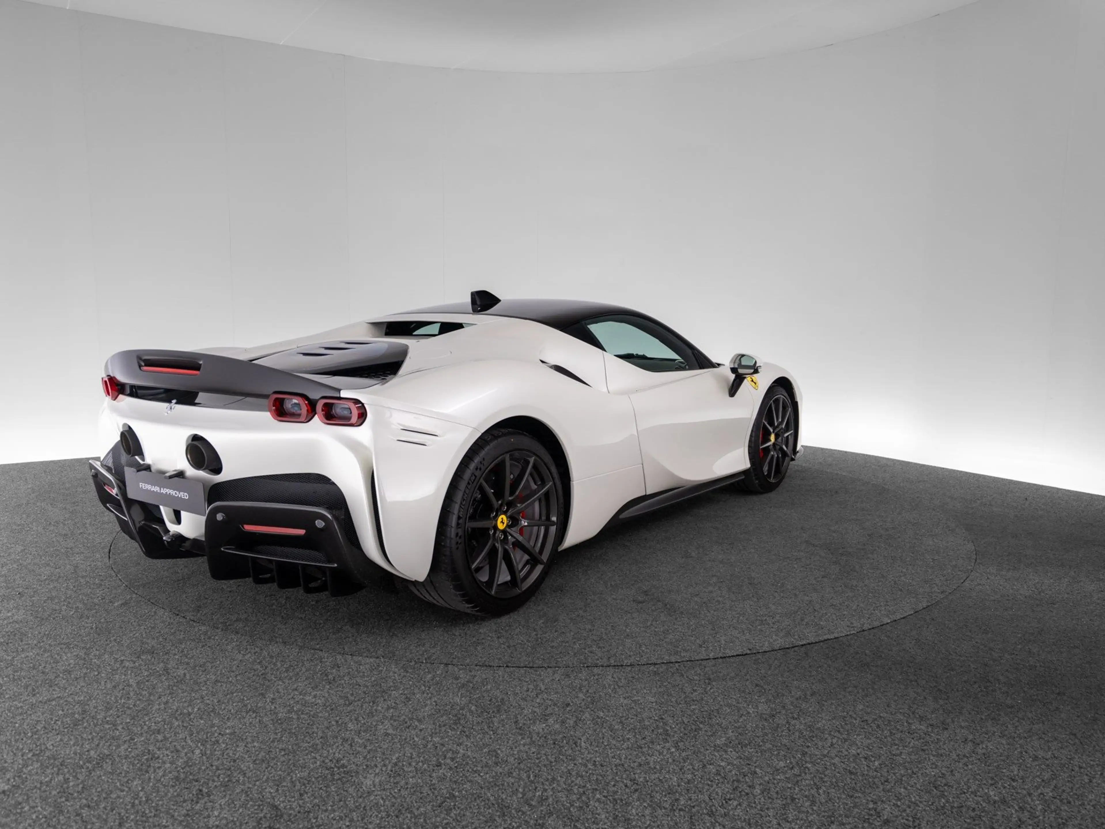 Ferrari SF90 Stradale ASSETTO FIORANO — photo 5