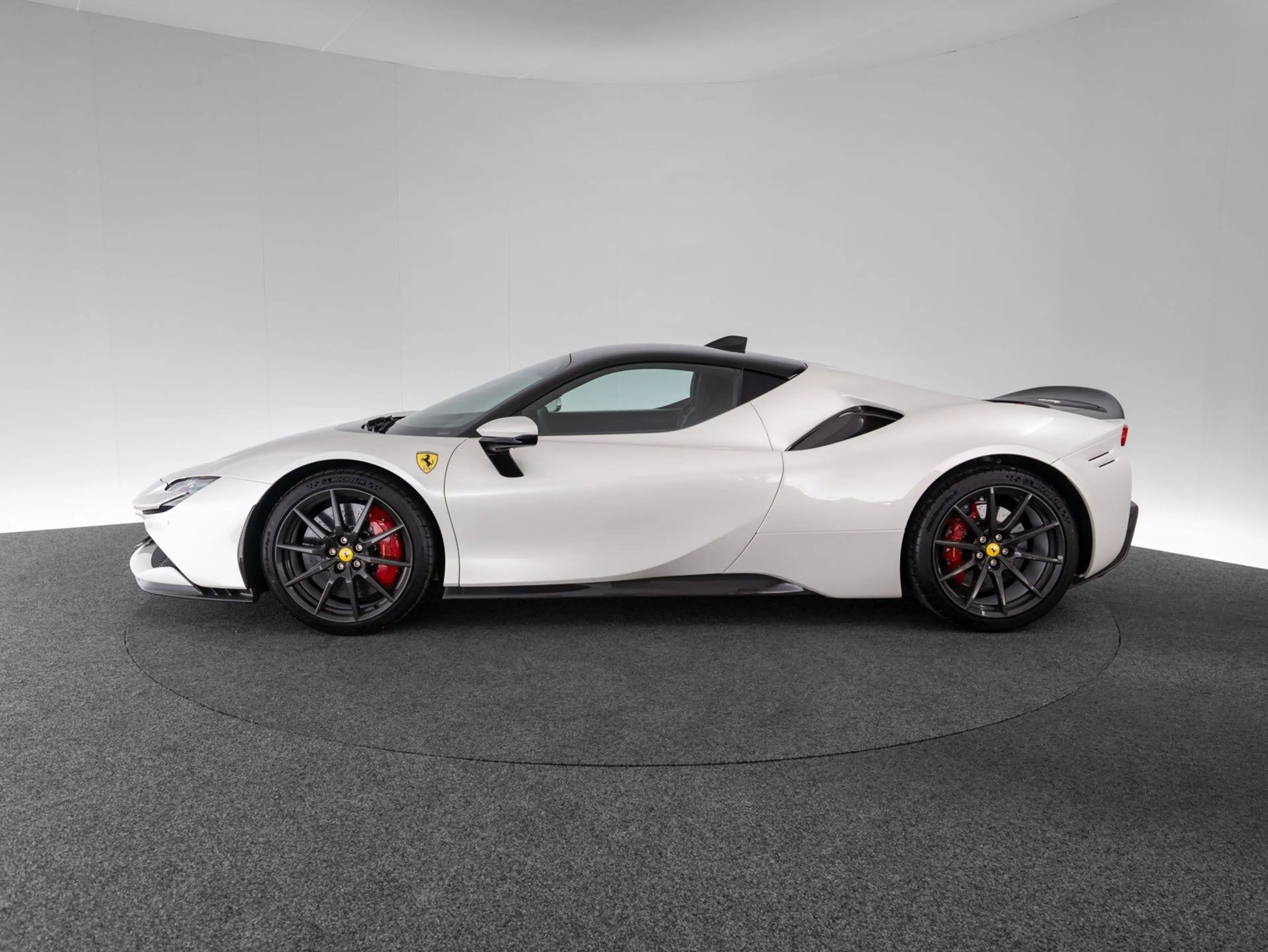 Ferrari SF90 Stradale ASSETTO FIORANO — photo 8