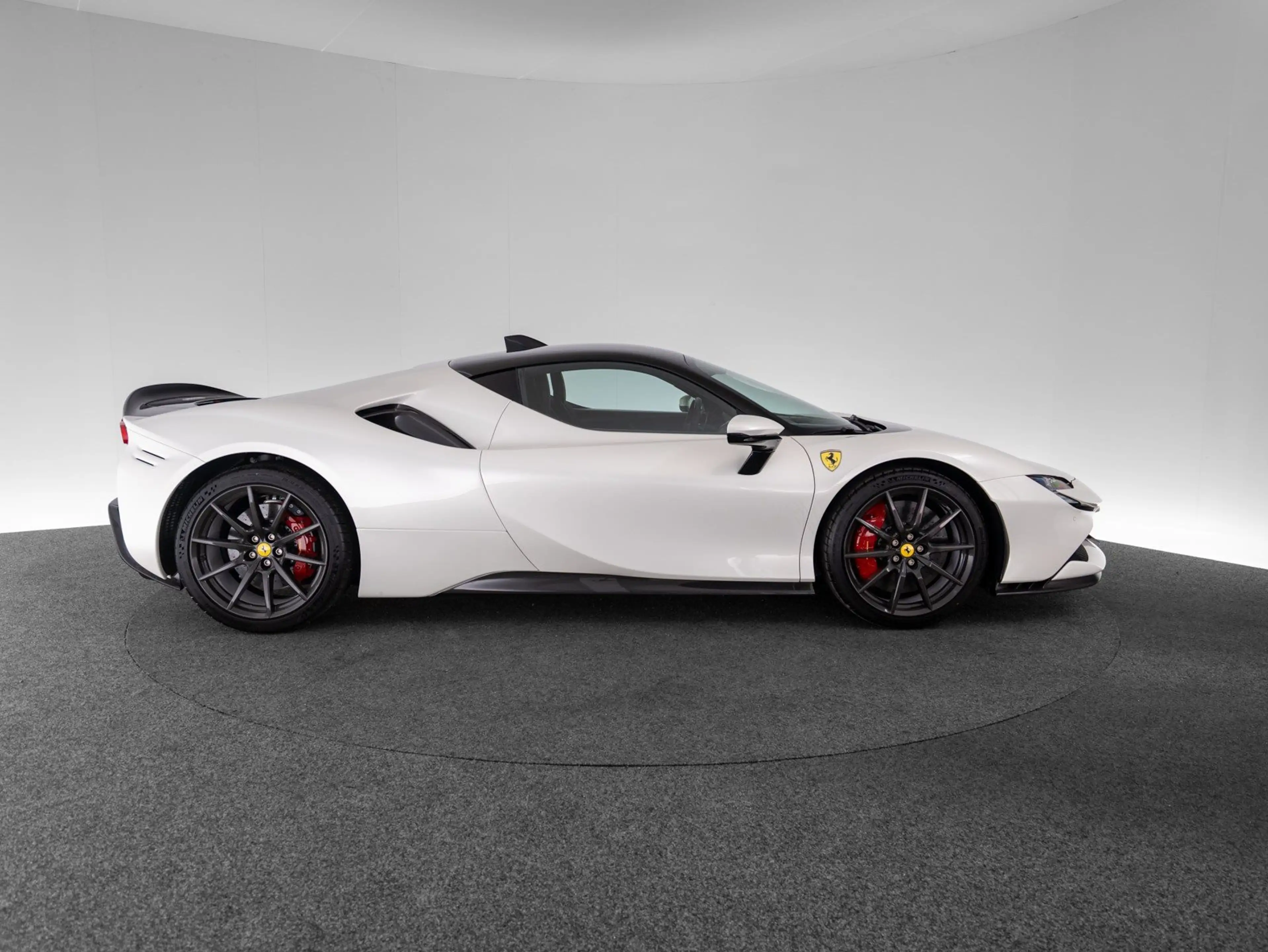 Ferrari SF90 Stradale ASSETTO FIORANO — photo 4