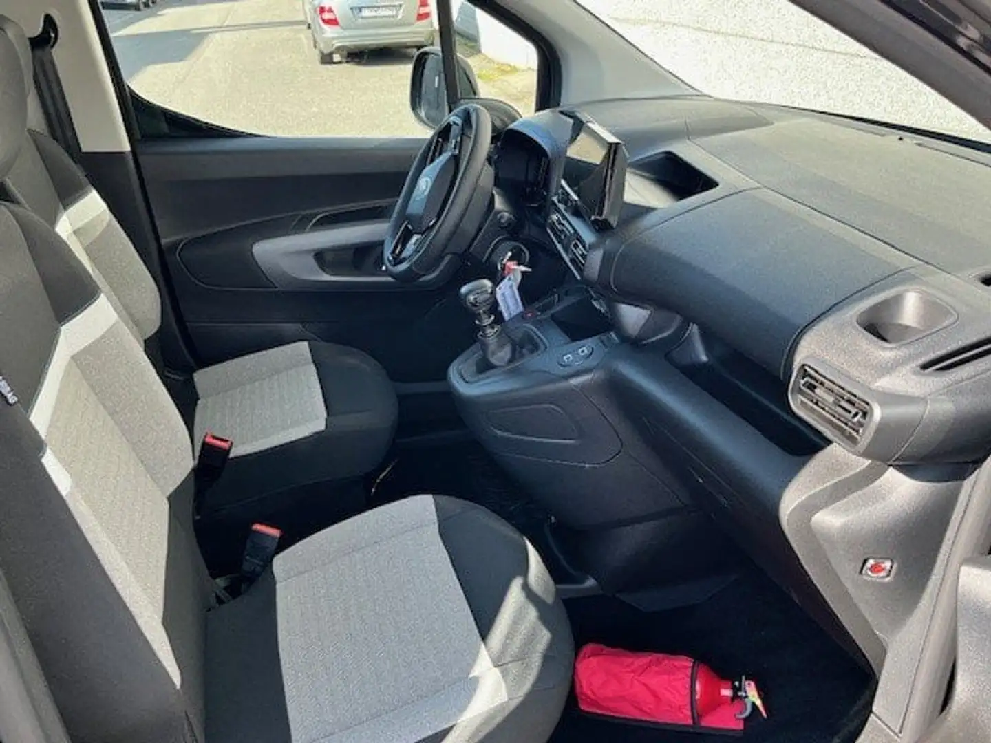 Citroen Berlingo *CAR PLAY*CAMERA* 1.2 BENZ 110 PK PLUS Grijs - 2
