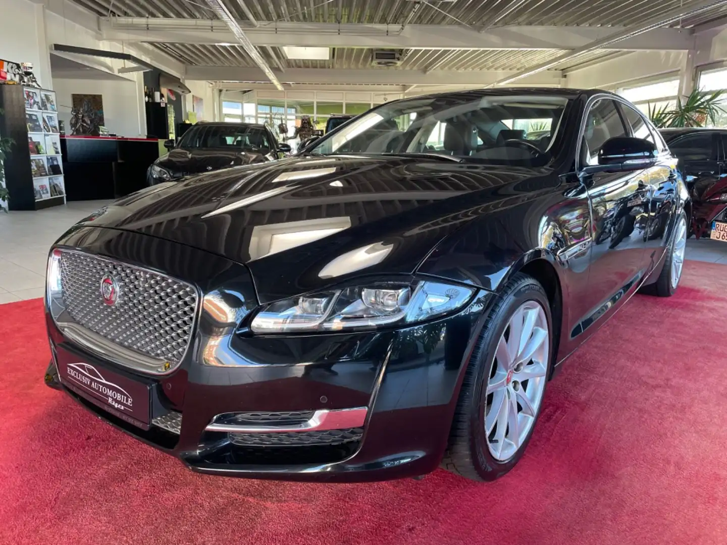 Jaguar XJ Luxury 3.0 V6 Diesel*Pano*Keyless*LED*Sound* Noir - 1