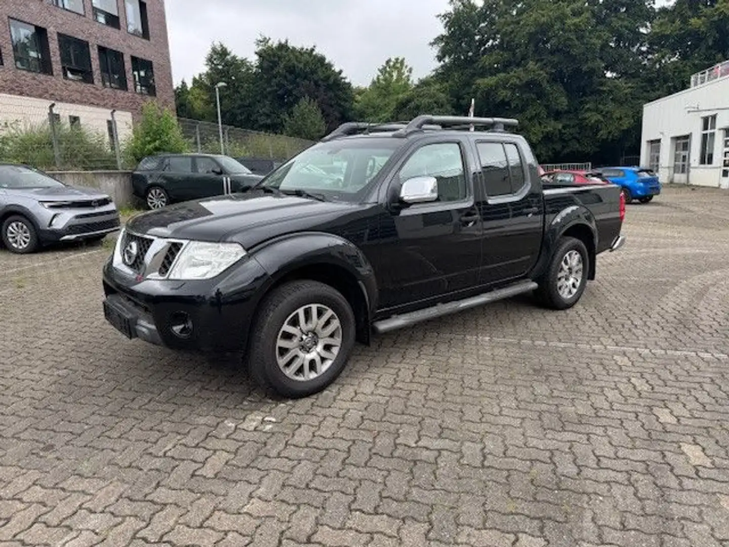 Nissan Navara Pickup Double Cab LE V6 4x4 LB 2 Hand Negru - 1