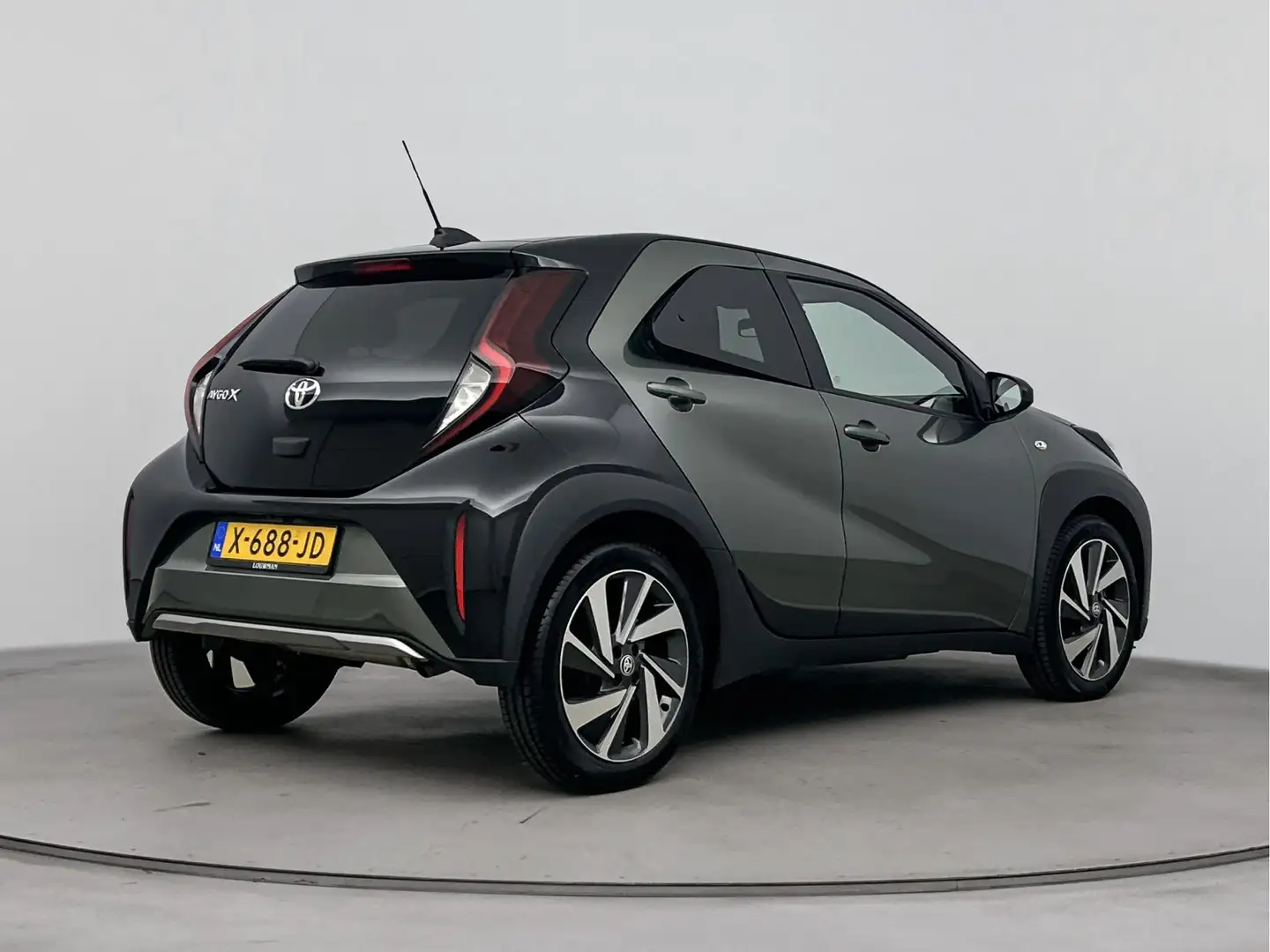 Toyota Aygo X 1.0 VVT-i MT Envy | Navigatie | Carplay | achterui Groen - 2