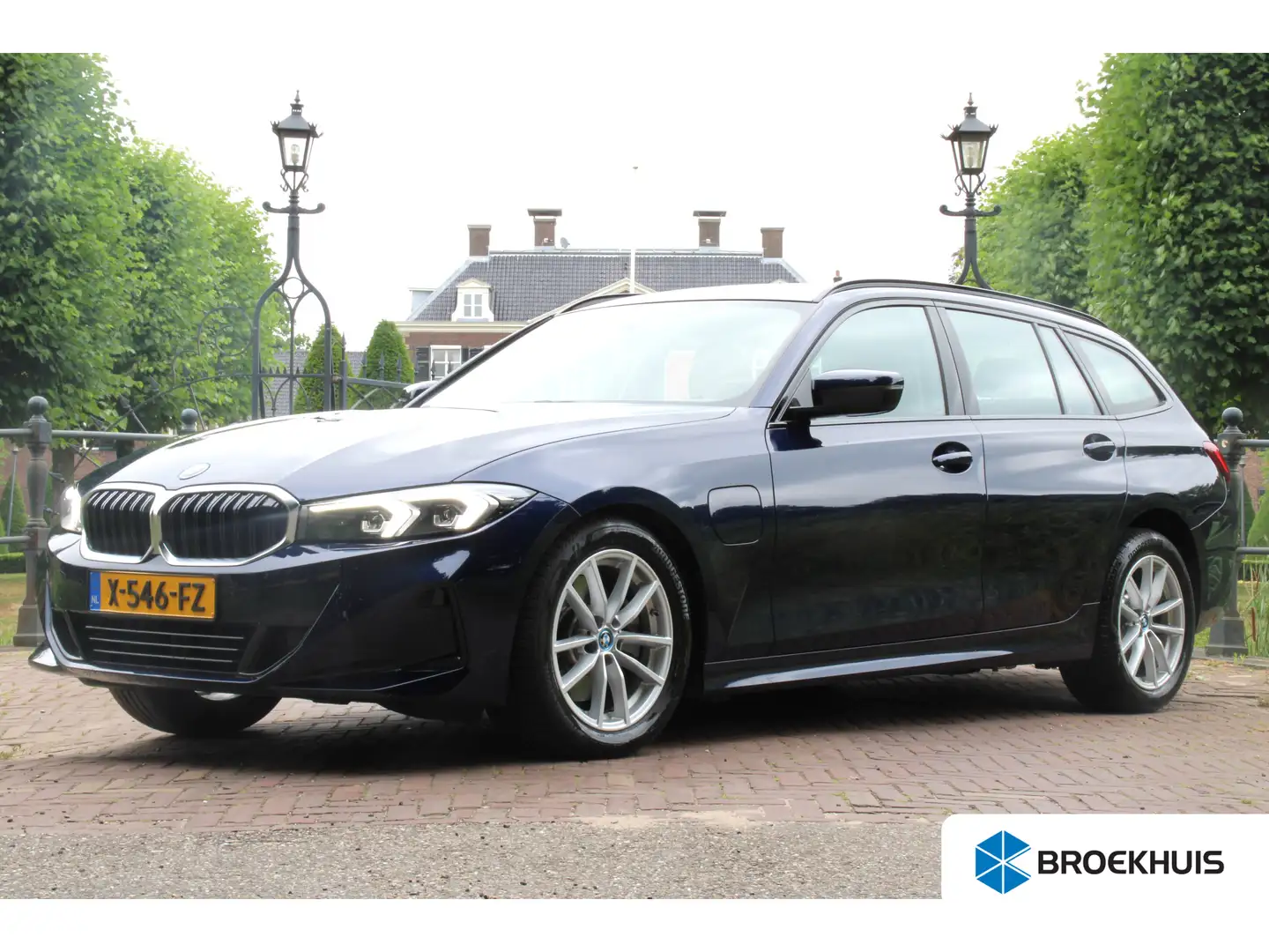 BMW 330 3-serie Touring 330e | NL-AUTO! | 1 EIGENAAR! | PE Blauw - 1