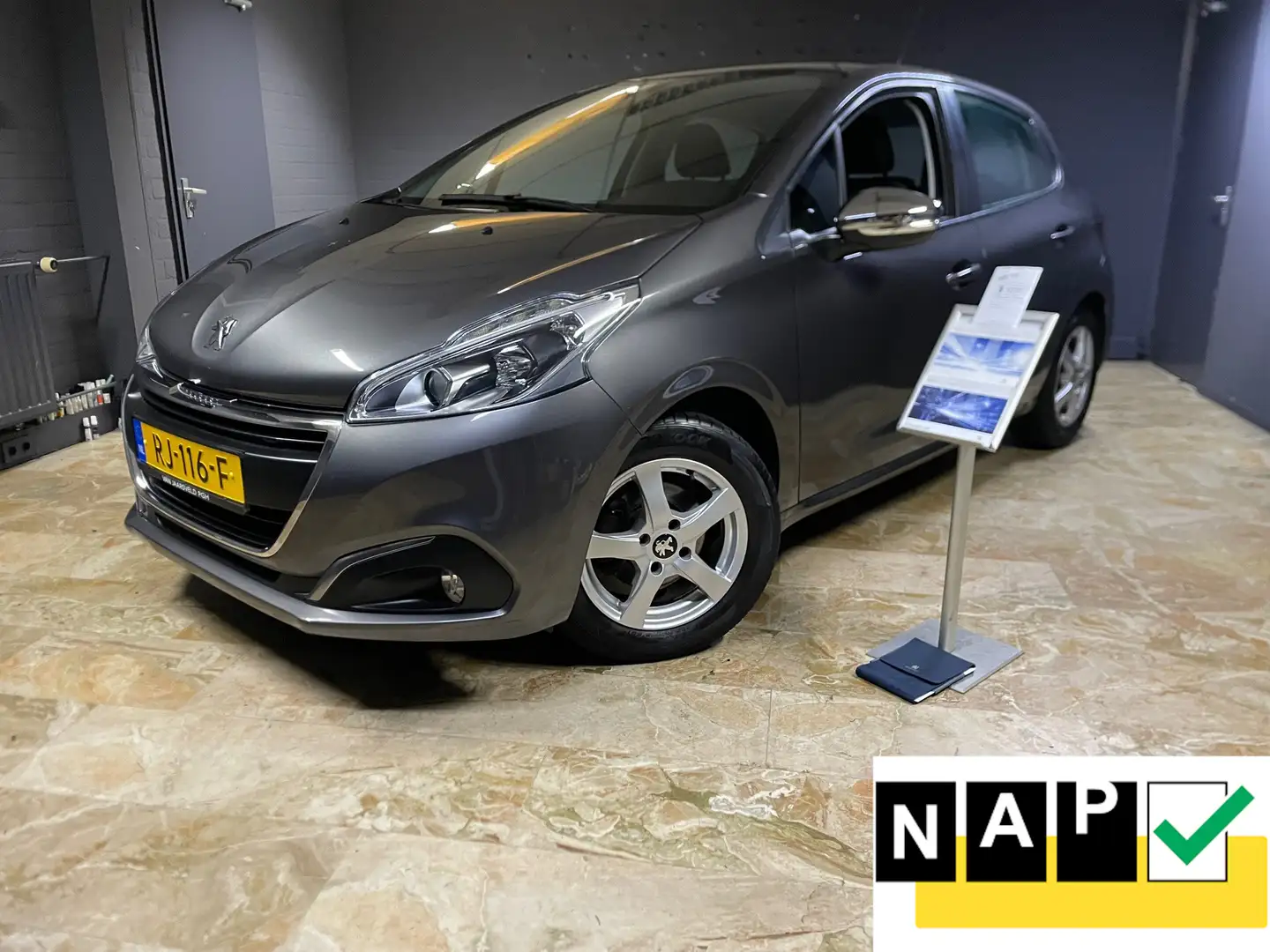 Peugeot 208 1.2 PureTech Blue Lion Airco Pdc Cruis Gris - 1