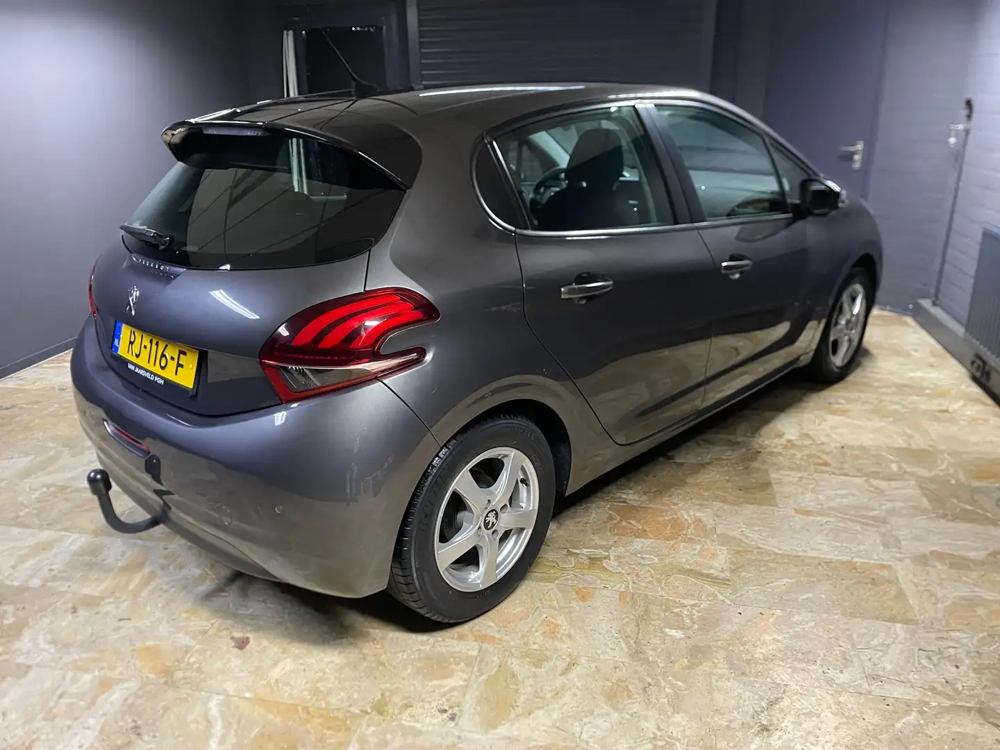 Peugeot 208 1.2 PureTech Blue Lion Airco Pdc Cruis Gris - 2