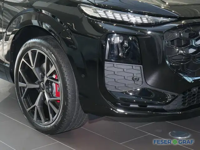 Audi Q3 view 5