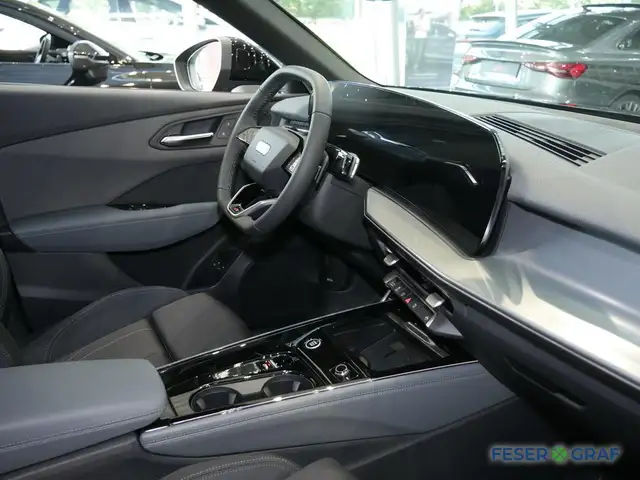 Audi Q3 view 6