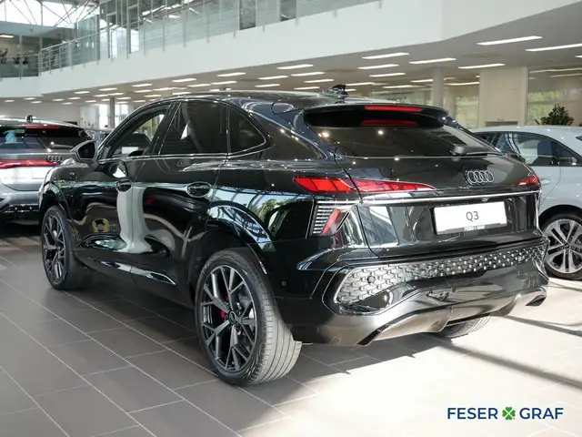 Audi Q3 view 4