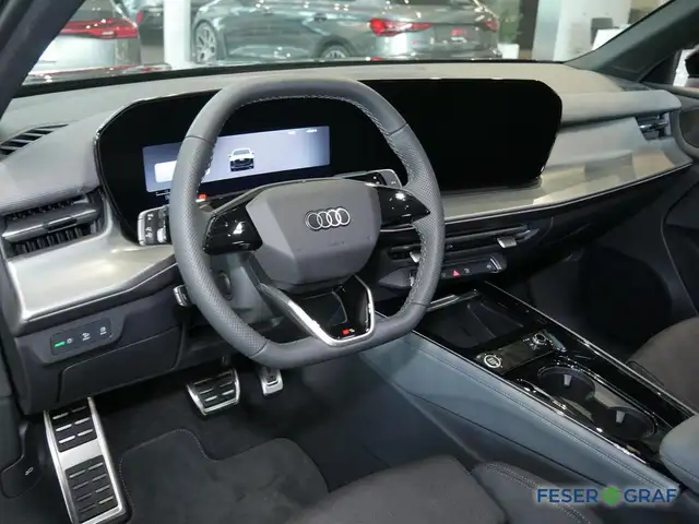 Audi Q3 view 9