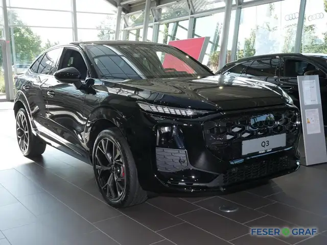 Audi Q3 view 3