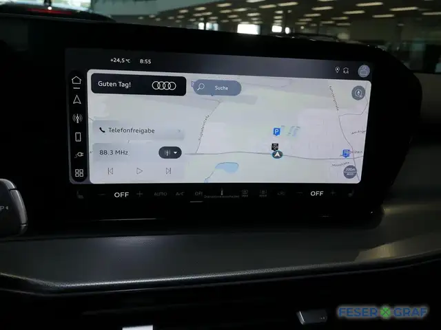 Audi Q3 view 10