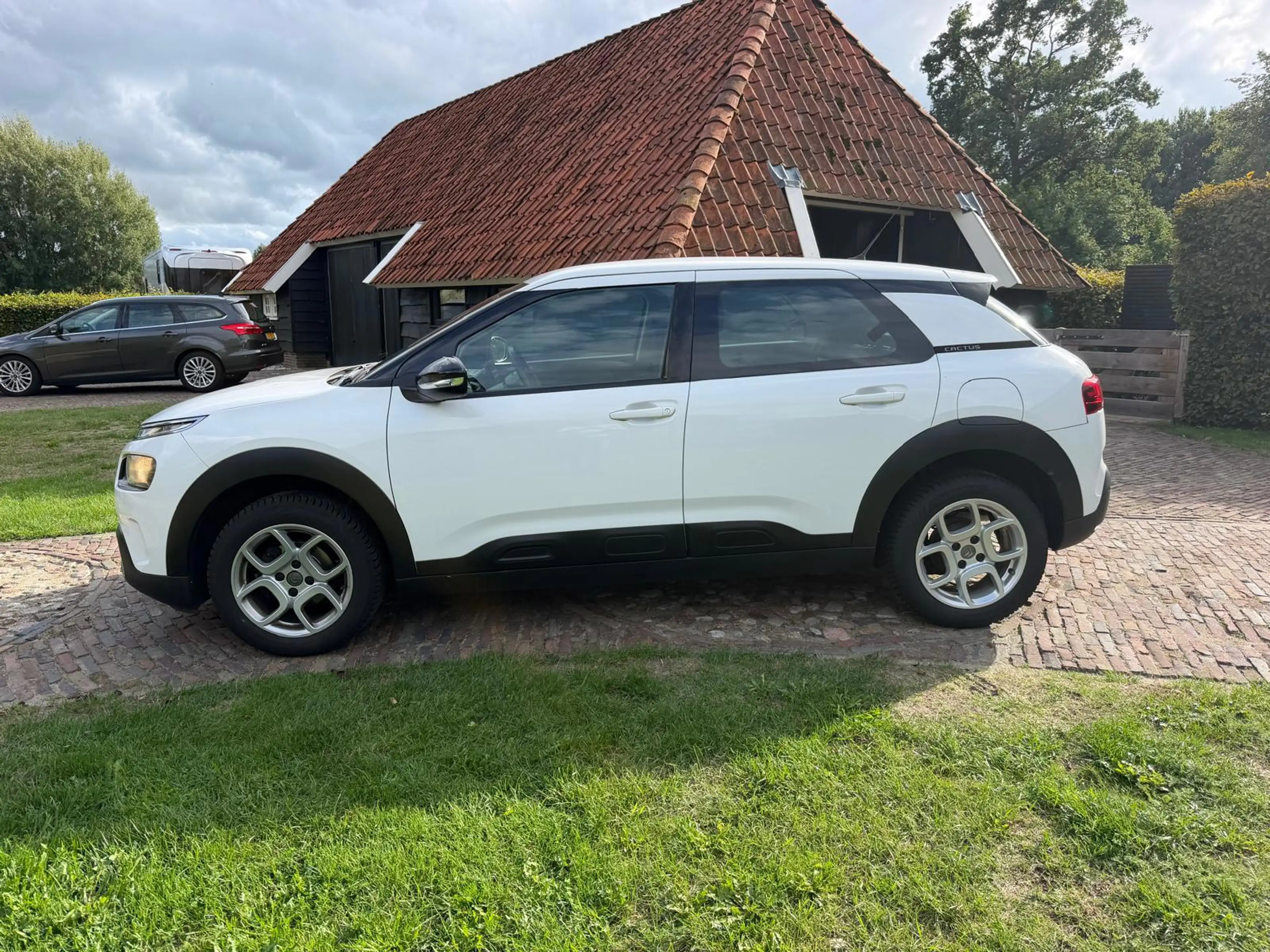 Citroen C4 Cactus 1.2 PureTech Feel-NL auto-Navi-Trekhaak- — photo 2