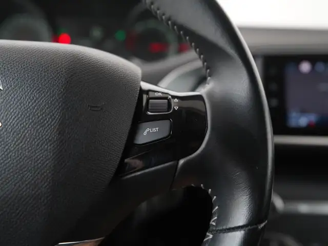Peugeot 308 view 9