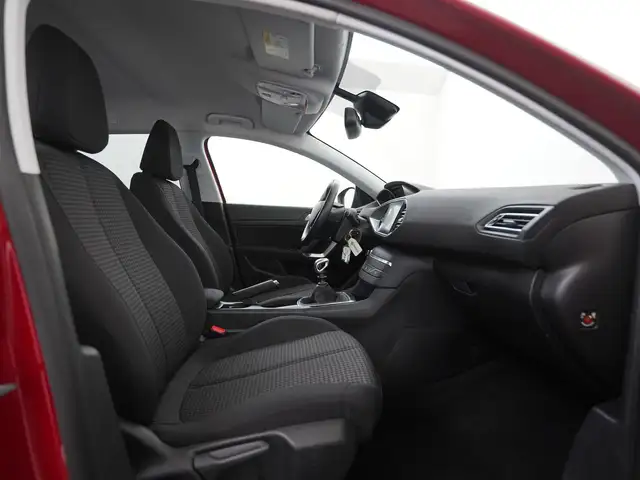 Peugeot 308 view 3