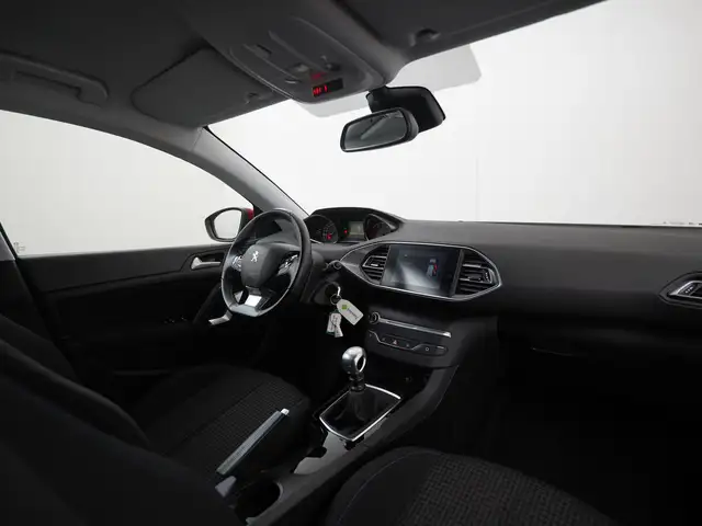 Peugeot 308 view 2