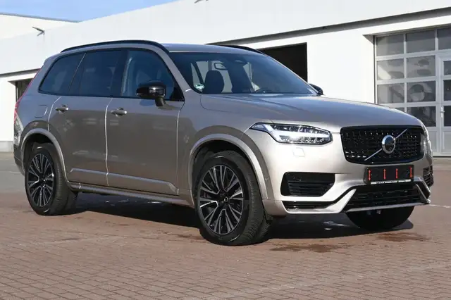 Volvo XC90 view 10