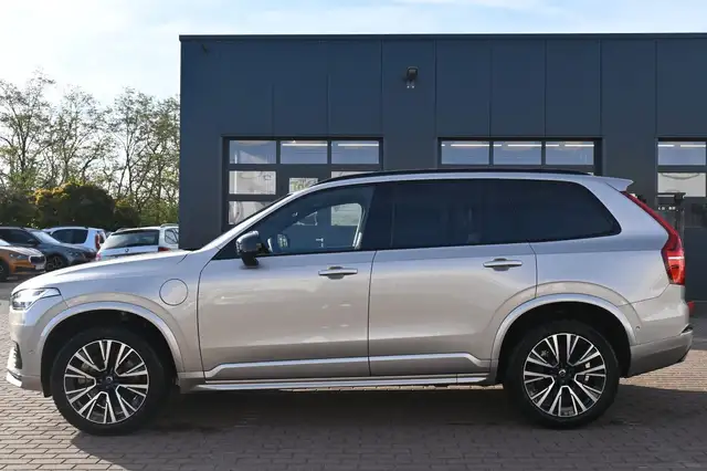 Volvo XC90 view 5