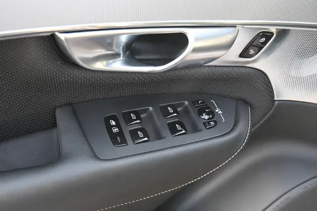 Volvo XC90 view 14