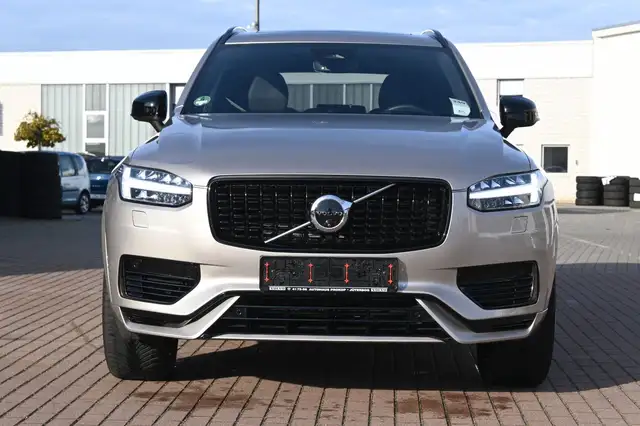 Volvo XC90 view 11