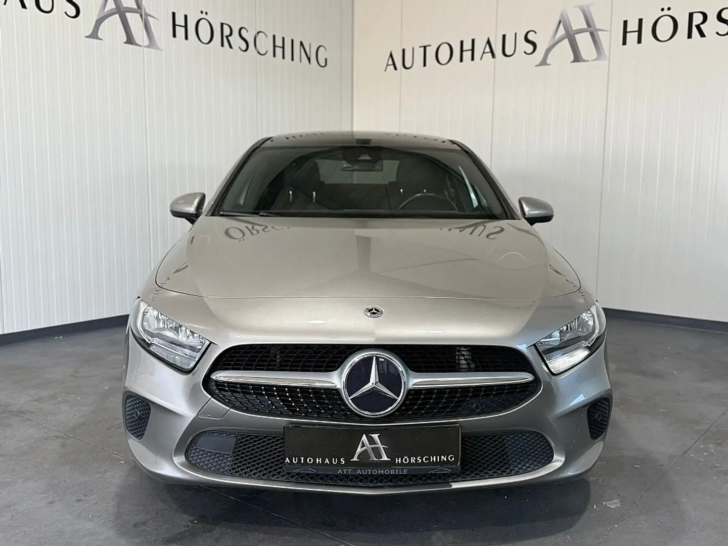 Mercedes-Benz A 180 d Limousine Aut. Beige - 2