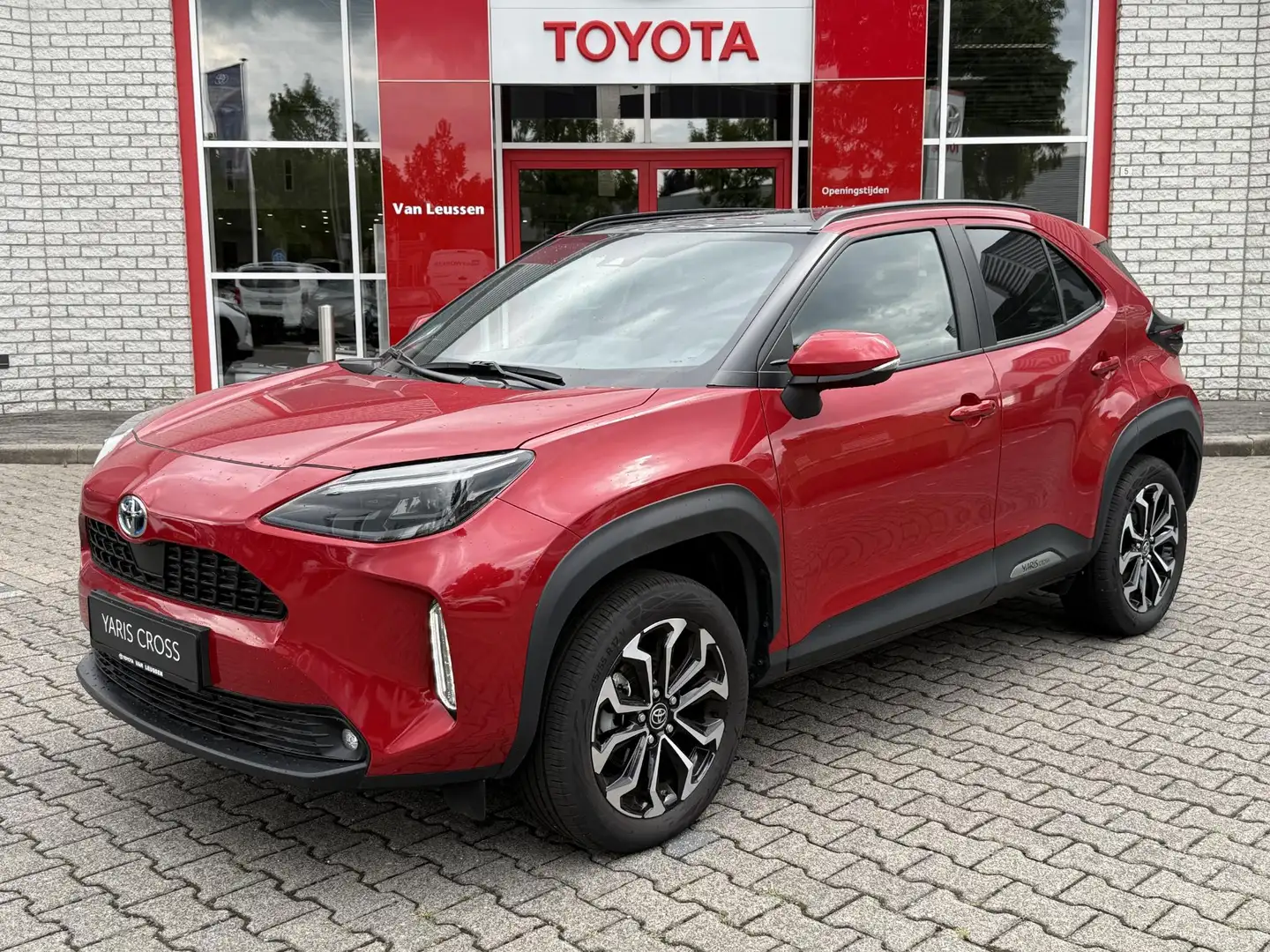 Toyota Yaris Cross 1.5 Hybrid STYLE PANODAK EL-ACHTERKLEP HEAD-UP KEY Rood - 1