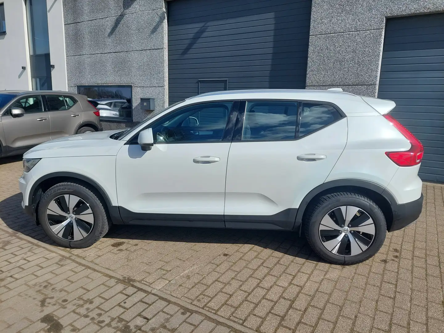 Volvo XC40 1.5 T2 Momentum Pro Weiß - 2