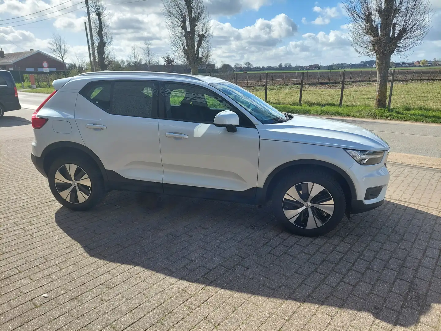 Volvo XC40 1.5 T2 Momentum Pro Weiß - 1