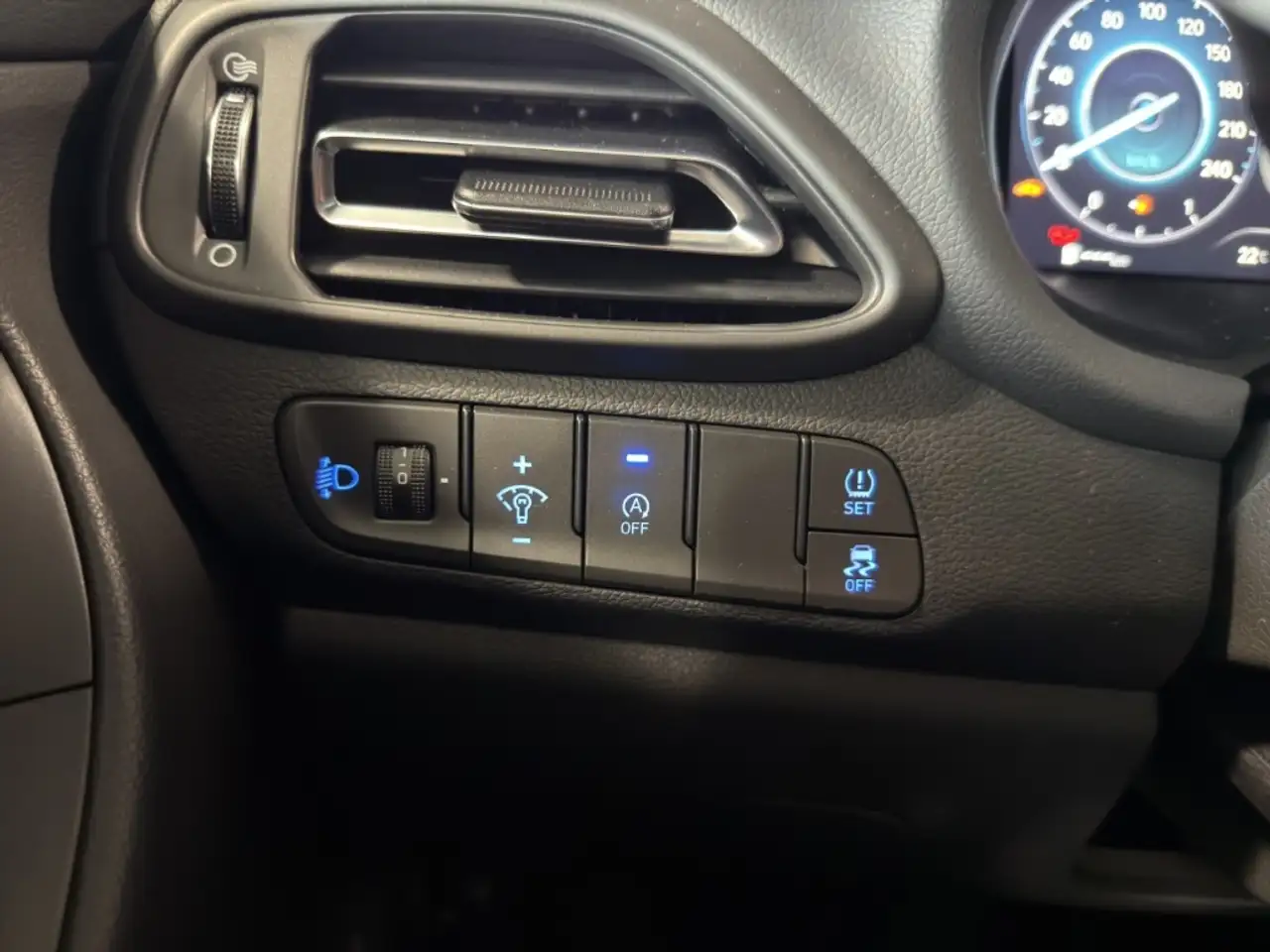 Hyundai i30 1.5 T-GDI ADVANTAGE PLUSPAKET PANO DIGI. COCKPIT C 16