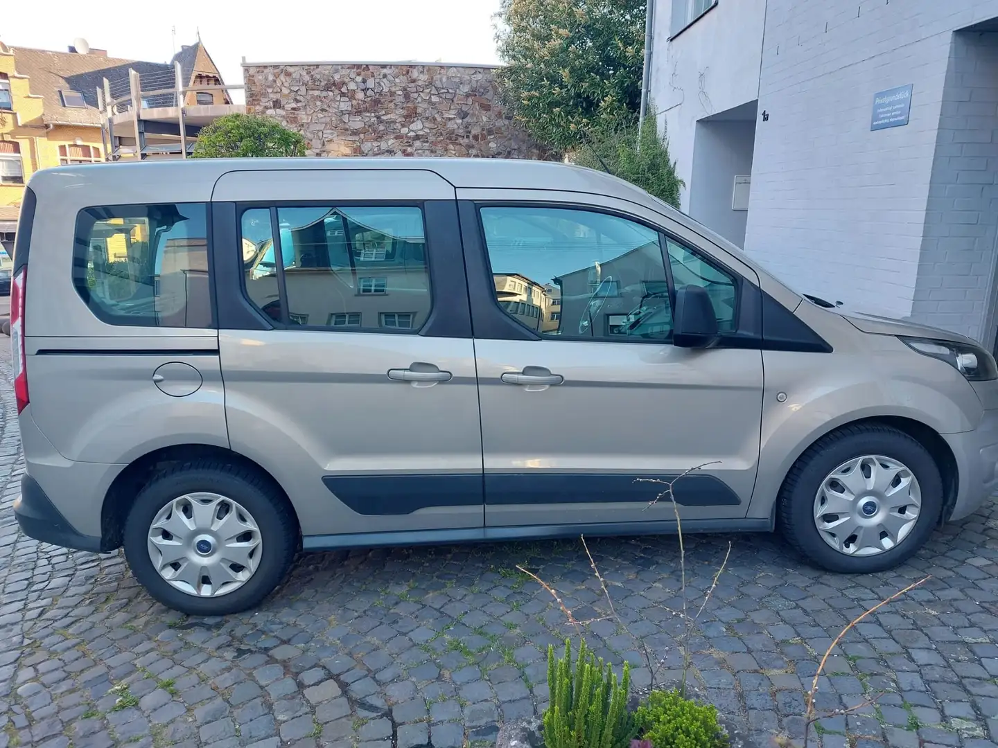 Ford Tourneo Connect 1.6 TDCi Ambiente bež - 2