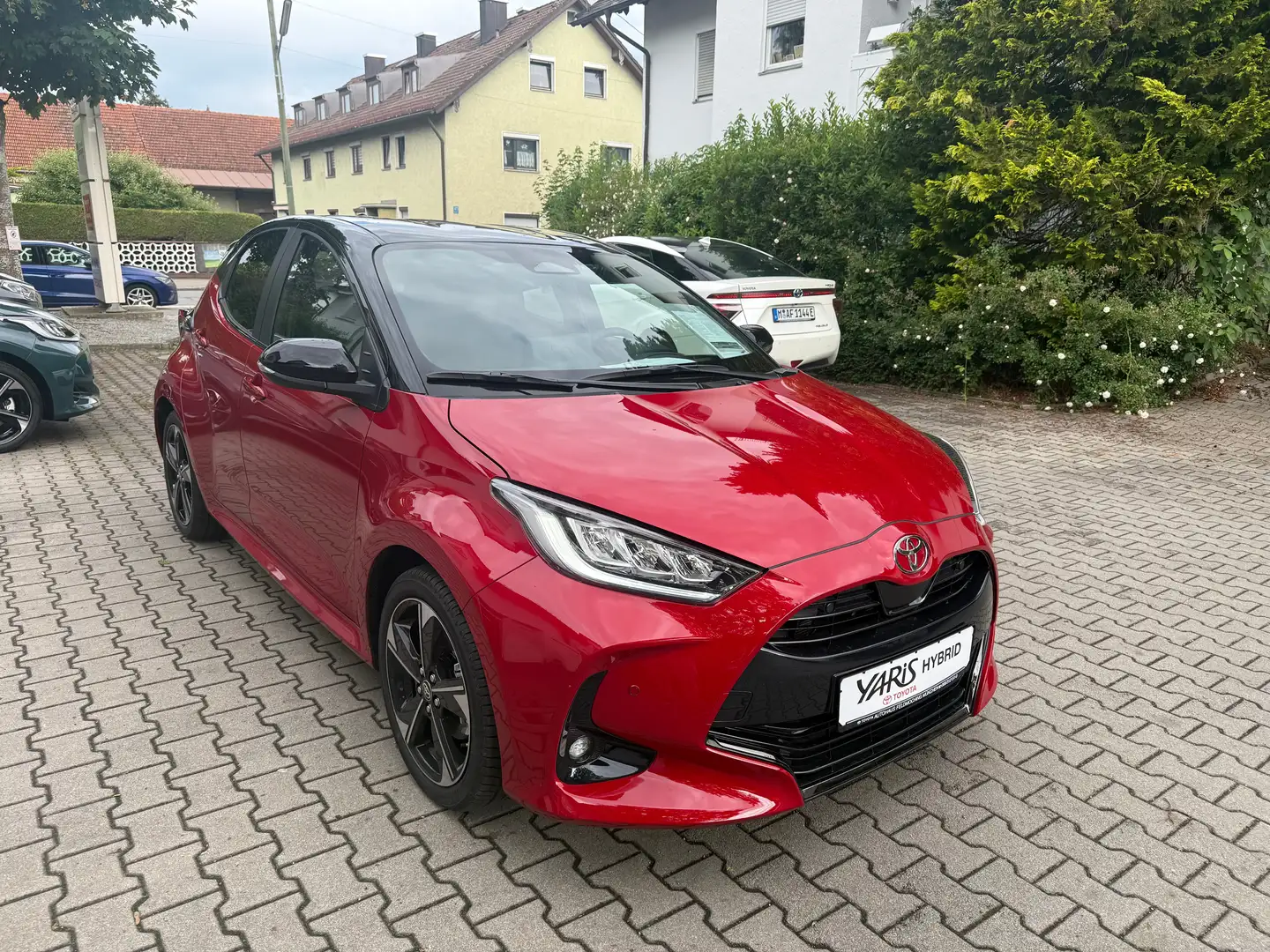 Toyota Yaris Hybrid 130 1.5 Style Plus,JBL,Navi,Head-UP,Alu Rojo - 1