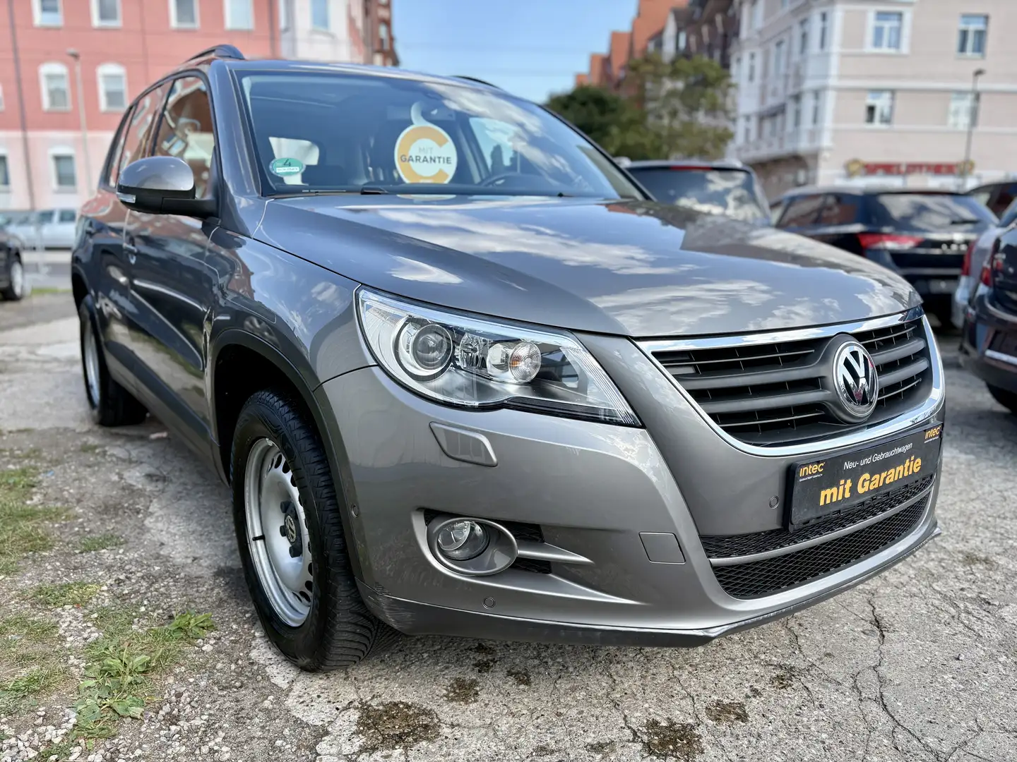 Volkswagen Tiguan 2.0 TDI DPF 4Motion Automatik/ 1.HAND/ TÜV NEU Grau - 1