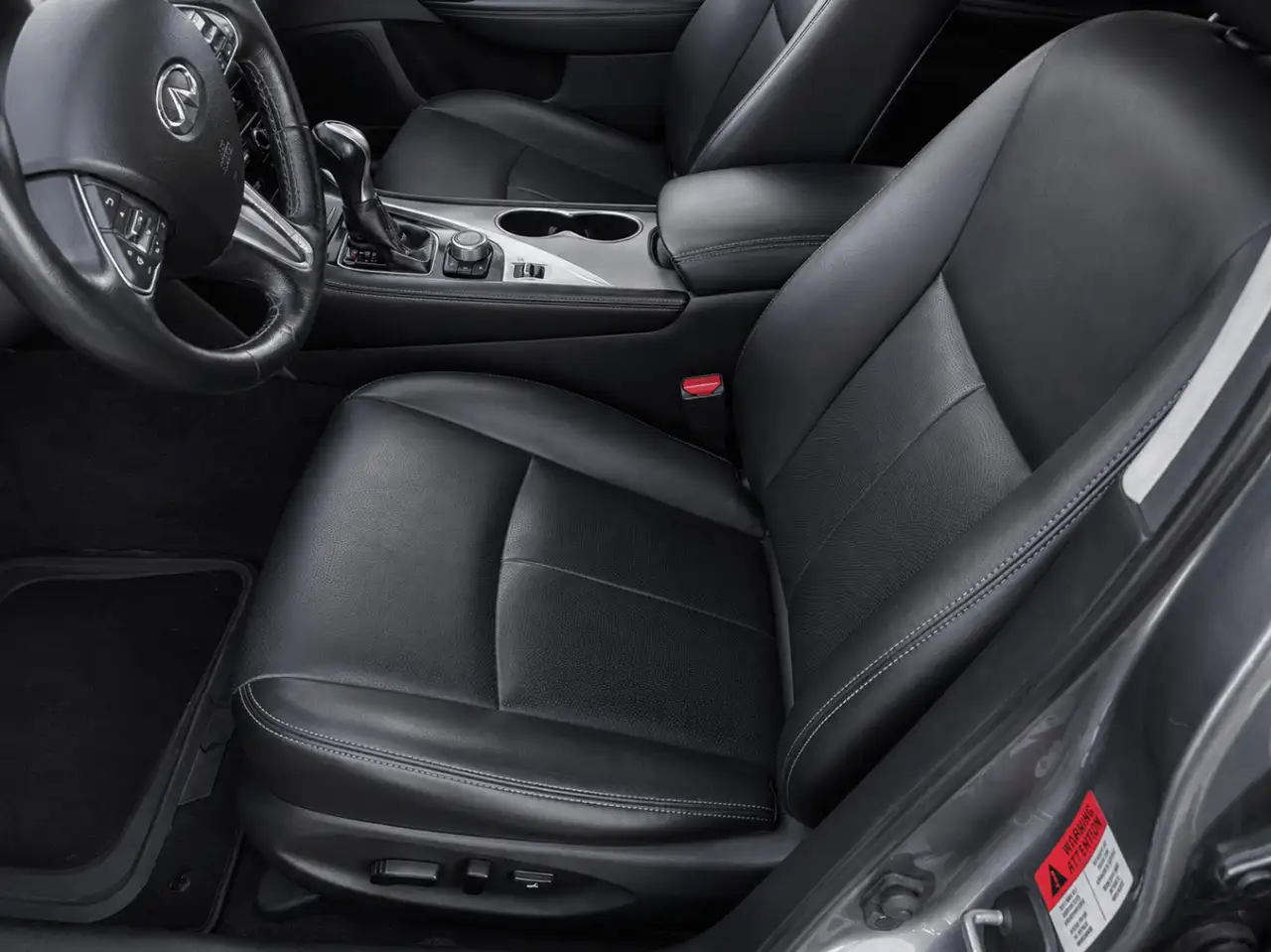 Infiniti Q50 снимка Infiniti Q50