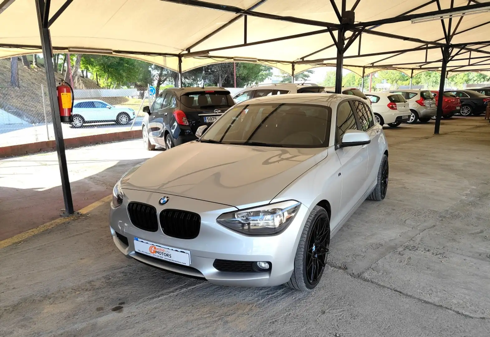 BMW 114 114d Sport Gris - 1