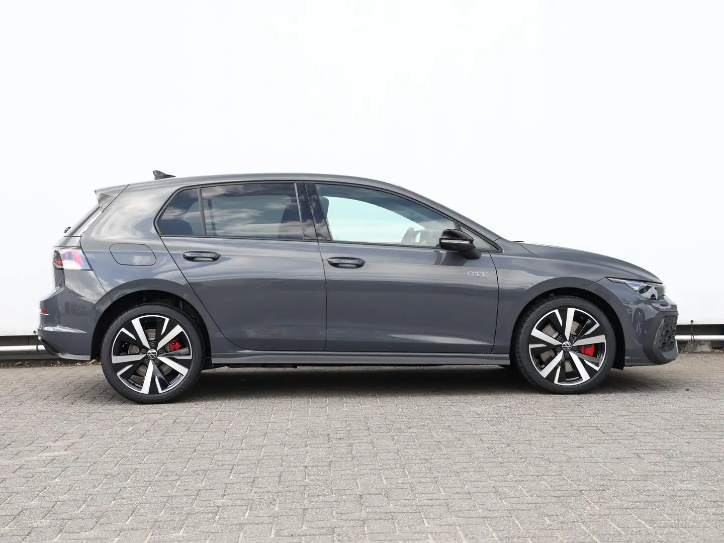 Volkswagen Golf GTE 1.5 eHybrid 200 kW / 272 pk Hatchback 6 versn. | P Grijs - 2