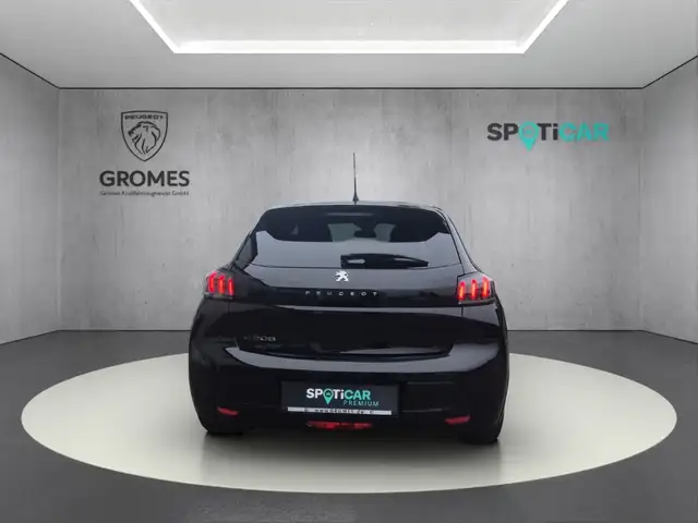 Peugeot 208 view 4