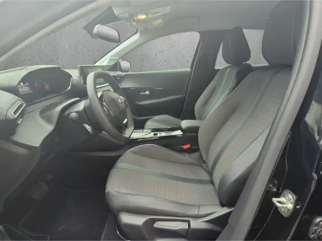 Peugeot 208 view 9