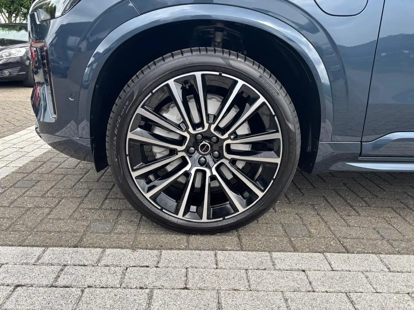 Volvo XC90 T8 Ultra Dark Luchtvering | Stoelmassage | 22 Inch Blau - 2