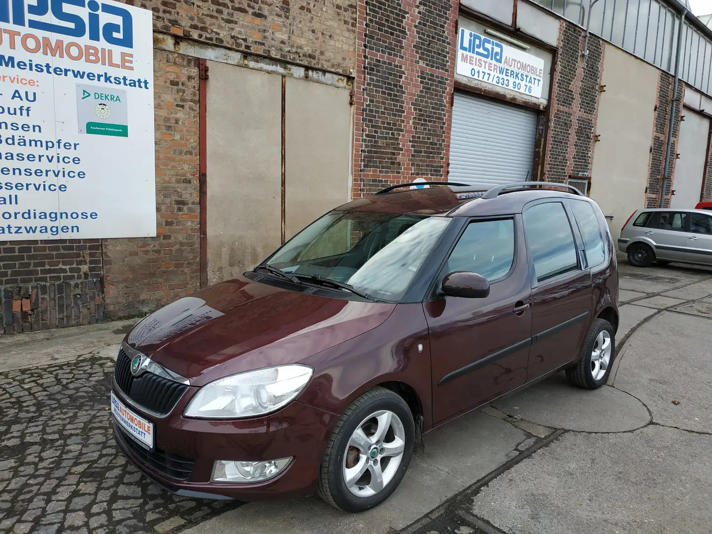 Skoda Roomster 1.2 Family/ TÜV NEU/ Anhängerkupplung Rot - 1