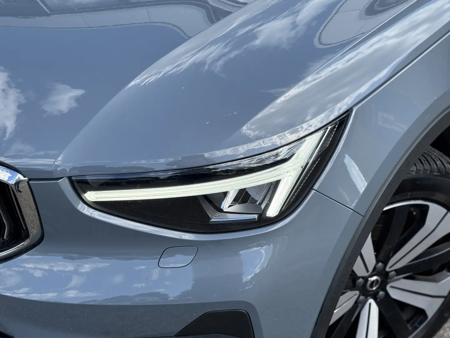 Volvo XC40 1.5 T4 Plug-in hybrid Ultimate Bright Climate Line Gris - 2