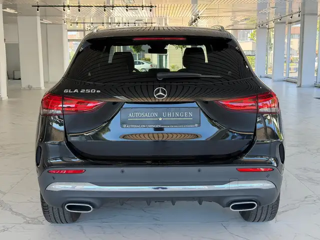 Mercedes-Benz 250 view 6