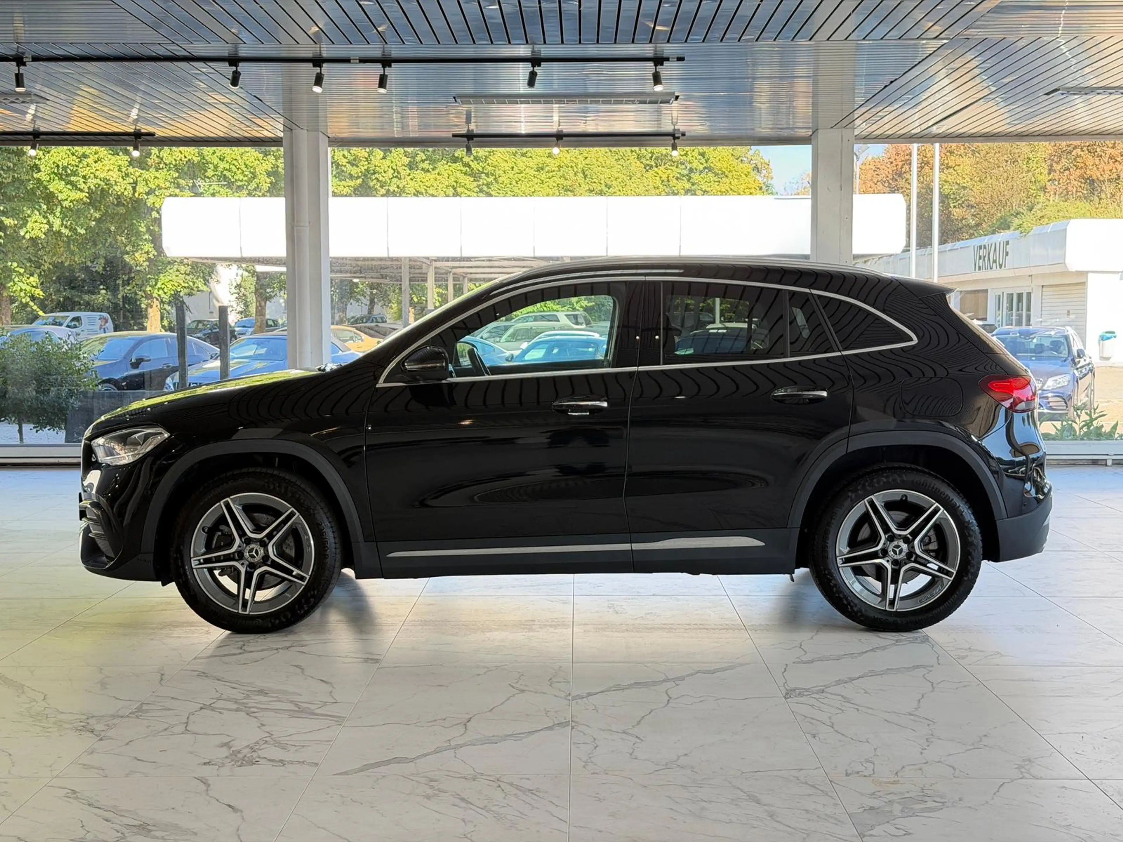 Mercedes-Benz GLA 250 e 3x AMG SPORT*MBUX*WIDE*KEY*STNDH*360°K — photo 4