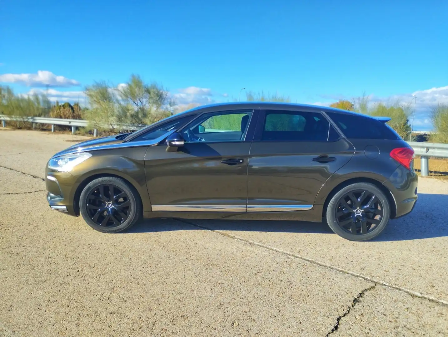 DS Automobiles DS 5 1.6BlueHDi S&S Desire EAT6 120 Vert - 1