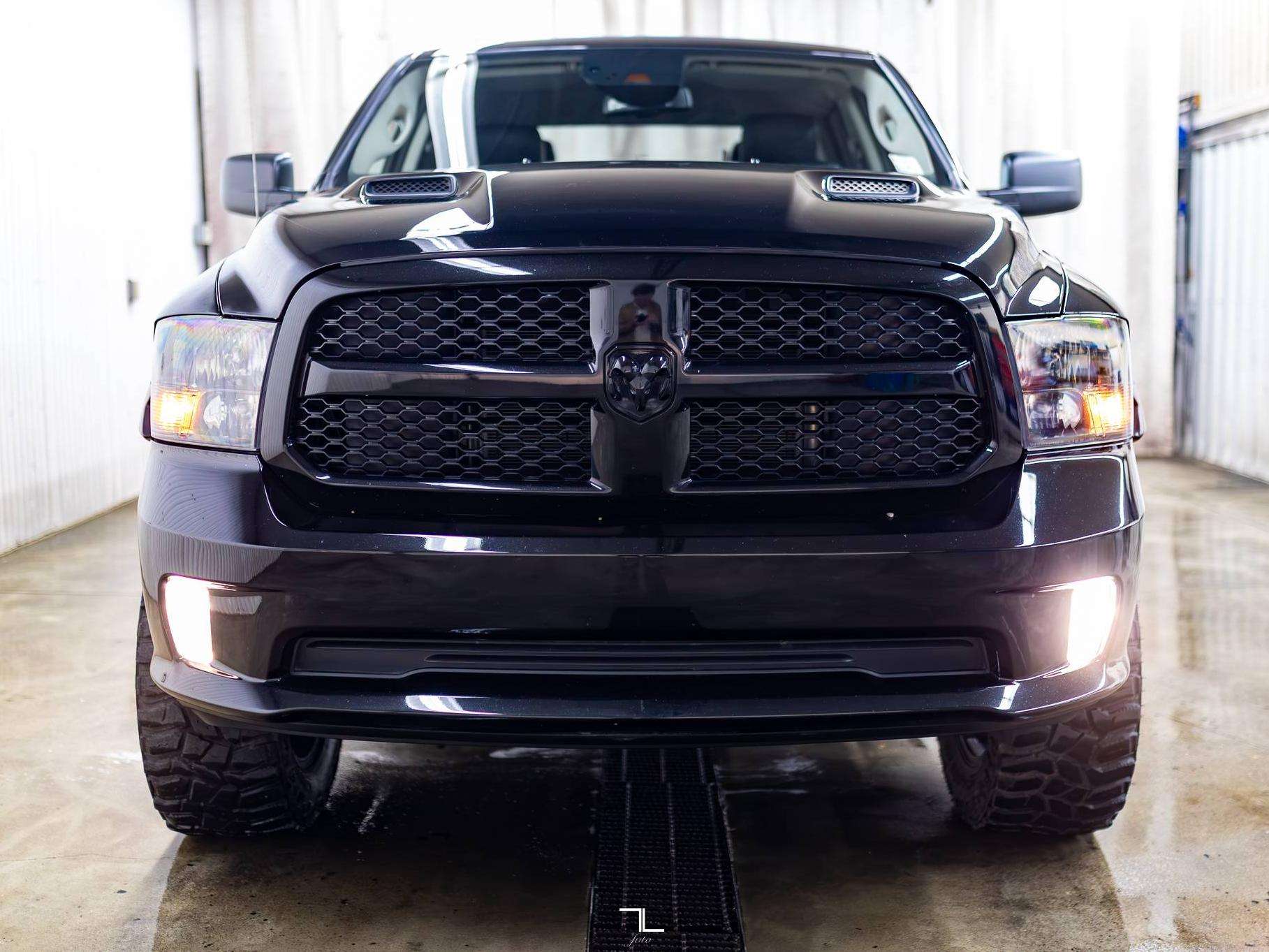 2023 RAM 1500 Classic 4x4 Crew Cab Express Leather BCam — снимка 1